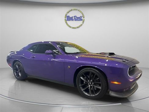 Used 2019 Dodge Challenger R/T Scat Pack w/ Shaker Package RWD image 7