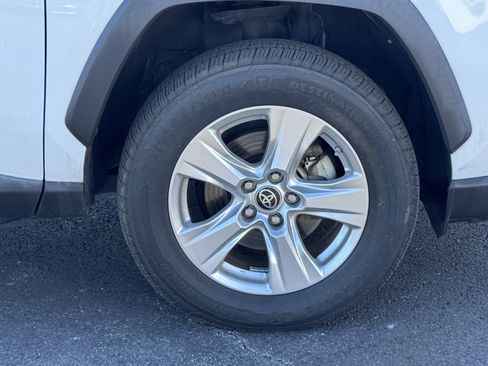 Used 2021 Toyota RAV4 LE image 18