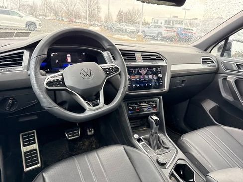 Used 2022 Volkswagen Tiguan SE R-Line image 17