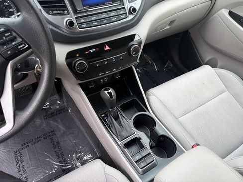 Used 2018 Hyundai Tucson SE AWD/4WD image 32