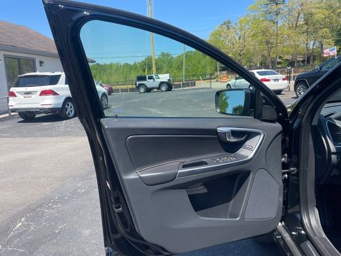 Used 2017 Volvo XC60 T5 Dynamic w/ Preferred Option Package image 11