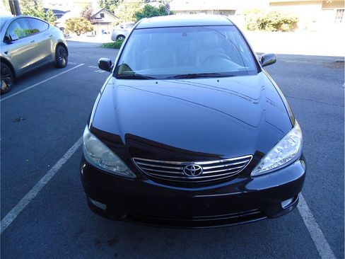 Used 2006 Toyota Camry XLE FWD image 2
