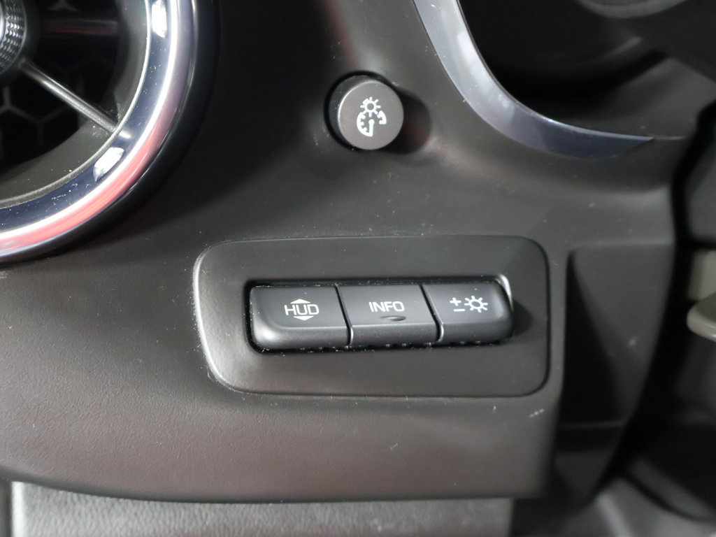 Used 2020 Chevrolet Camaro SS RWD image 30