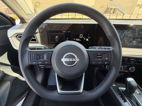 Used 2025 Nissan Kicks SV AWD/4WD image 14