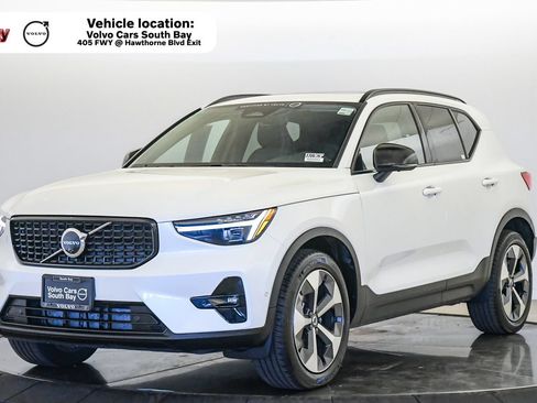 Certified 2026 Volvo XC40 B5 Plus AWD/4WD image 1