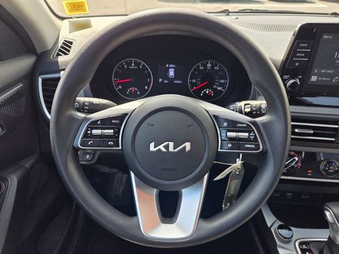 Used 2023 Kia Seltos LX AWD/4WD image 14
