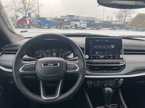 Used 2024 Jeep Compass Latitude image 24