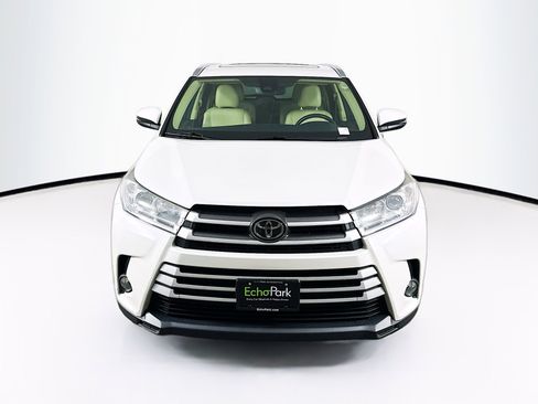 Used 2018 Toyota Highlander XLE image 2