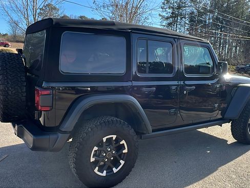 Used 2024 Jeep Wrangler Unlimited Rubicon w/ Convenience Group image 8