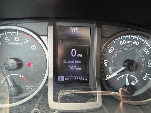 Used 2017 Toyota Tacoma TRD Off-Road w/ Premium & Technology Package image 22