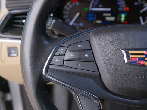 Used 2019 Cadillac XT5 FWD image 16