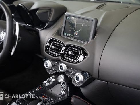 Used 2021 Aston Martin V8 Vantage Roadster image 36