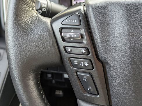 Used 2025 Nissan Frontier SL image 27