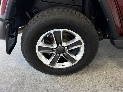 Used 2022 Jeep Wrangler Unlimited Sahara w/ Dual Top Group AWD/4WD image 26