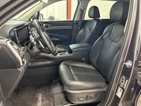 Used 2023 Kia Sorento EX AWD/4WD image 13