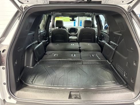 Used 2023 Chevrolet Traverse LT w/ LT Premium Package AWD/4WD image 55