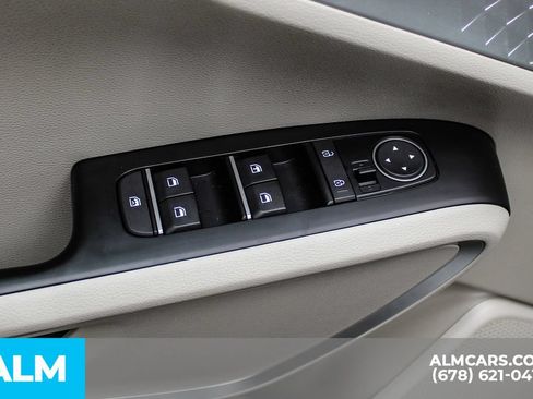 Used 2025 Kia Soul LX w/ LX Technology Package FWD image 37