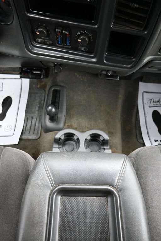 Used 2005 Chevrolet Silverado 2500 LS AWD/4WD image 16