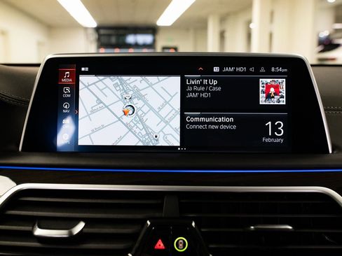 Used 2022 BMW M760i xDrive w/ Luxury Rear Seating Package AWD/4WD image 15