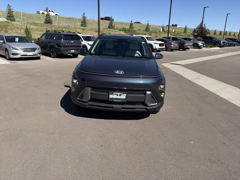 Used 2025 Hyundai Kona SEL AWD/4WD image 2