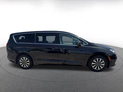 Used 2023 Chrysler Pacifica Touring-L FWD image 13