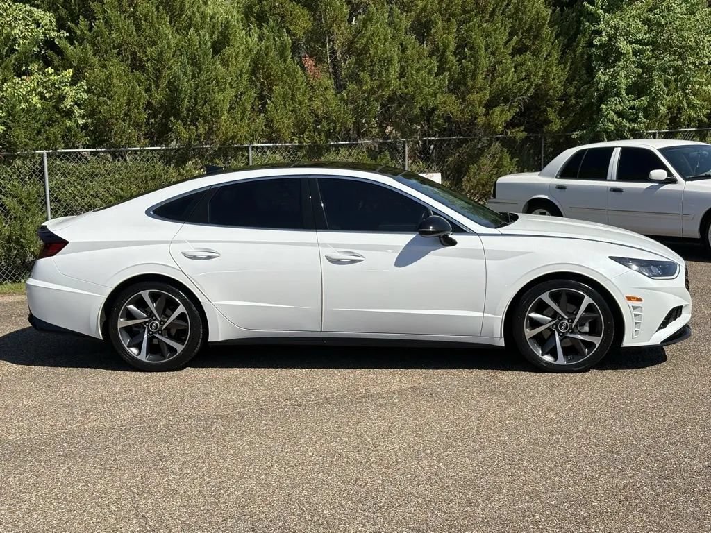 Used 2021 Hyundai Sonata SEL Plus w/ Tech Package FWD image 3