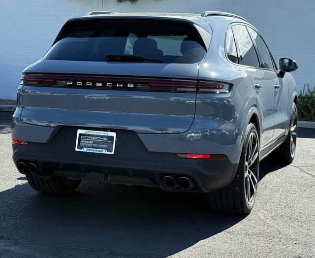 Used 2024 Porsche Cayenne AWD/4WD image 10