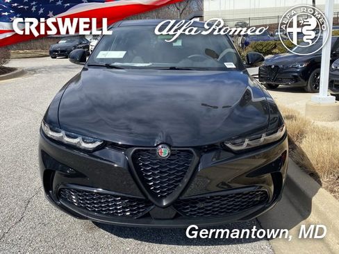 New 2025 Alfa Romeo Tonale w/ Premium Package image 3