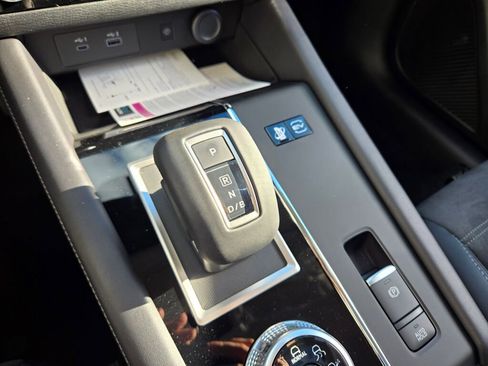 New 2025 Mitsubishi Outlander SE image 23