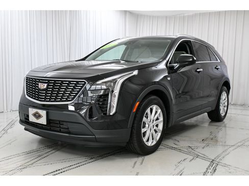 Used 2020 Cadillac XT4 Luxury w/ Cold Weather Package AWD/4WD image 4