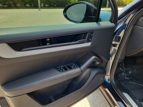 Certified 2024 Porsche Cayenne AWD/4WD image 18