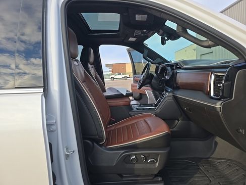 Used 2025 GMC Sierra 2500 Denali Ultimate image 16