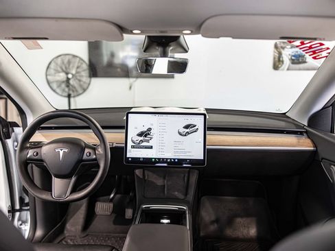 Used 2021 Tesla Model Y Long Range AWD/4WD image 31