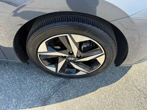 Used 2023 Hyundai Elantra SEL w/ Convenience Package image 10