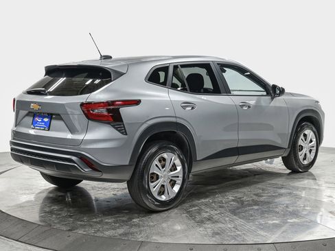 Used 2024 Chevrolet Trax LS image 7