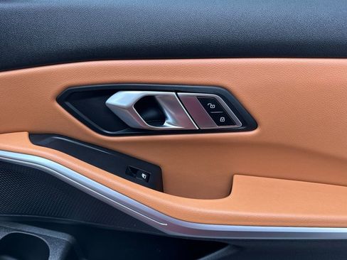 Used 2022 BMW 330i Sedan w/ Driving Assistance Package image 18