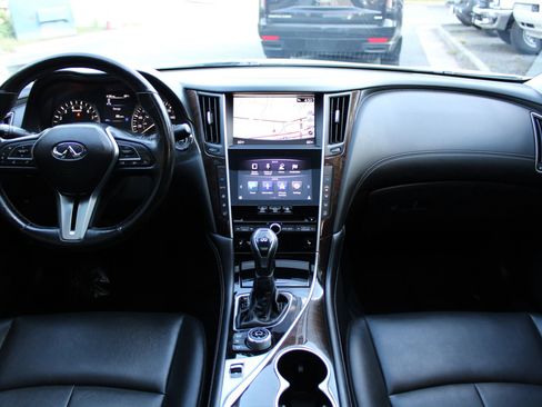 Used 2019 INFINITI Q50 Luxe w/ Essential Package (3.0T Luxe) image 9