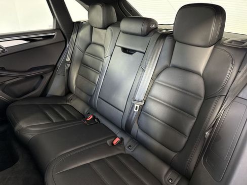 Certified 2024 Porsche Macan AWD/4WD image 22