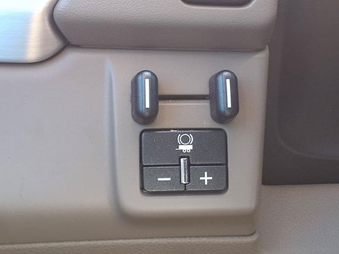 Used 2016 GMC Yukon XL SLE w/ Convenience Package RWD image 23