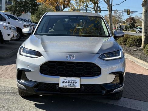 Used 2023 Honda HR-V EX-L image 2