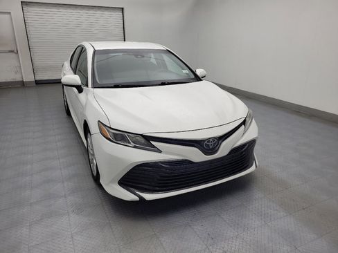 Used 2018 Toyota Camry LE image 14