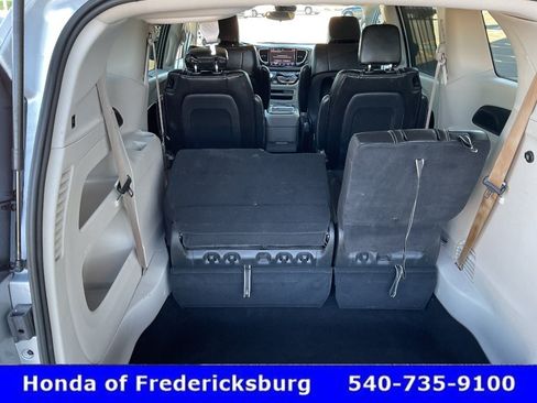 Used 2024 Chrysler Pacifica Touring-L FWD image 23