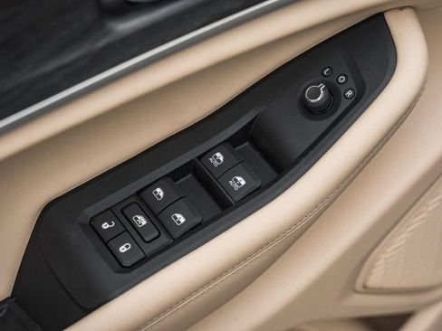 New 2025 Jeep Grand Cherokee L Limited w/ Luxury Tech Group II image 42