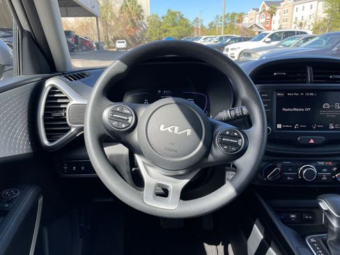 Used 2025 Kia Soul LX w/ LX Technology Package image 25