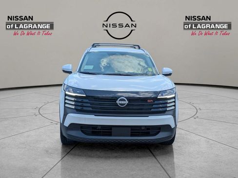 Used 2025 Nissan Kicks SR image 2