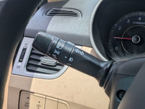 Used 2013 Hyundai Elantra GLS w/ Preferred Pkg FWD image 26