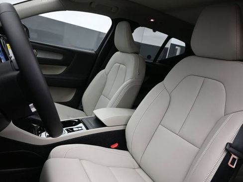 New 2026 Volvo XC40 B5 Plus w/ Protection Package Premier image 9