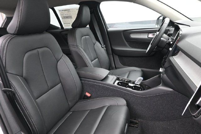 New 2026 Volvo XC40 B5 Plus w/ Climate Package AWD/4WD image 33