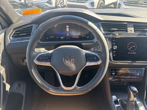 Used 2024 Volkswagen Tiguan SE image 13