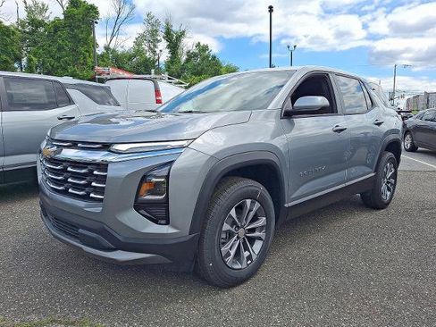 New 2026 Chevrolet Equinox LT w/ Convenience Package II FWD image 2